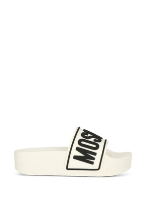 Moschino logo flip flops - Neutrals