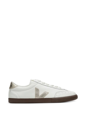 VEJA logo appliqué leather sneakers - White
