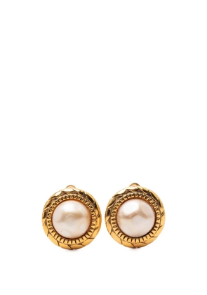 CHANEL Pre-Owned 1970-1980 Gold Plated Faux Pearl Round Clip On Earrings costume earrings - White