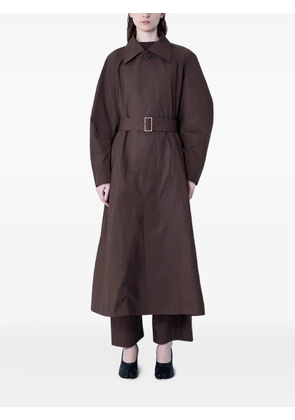 Issey Miyake Akimbo belted trench coat - Brown