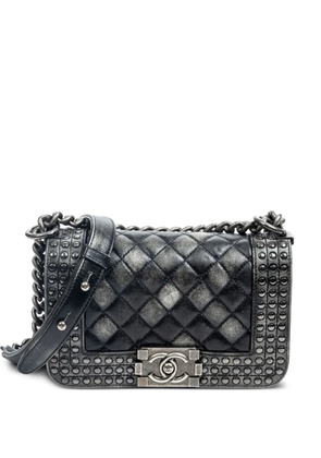 CHANEL Pre-Owned 2010s quilted studded shoulder bag - Grey