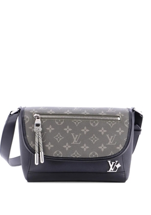 Louis Vuitton Pre-Owned Pulse Messenger Monogram Canvas and Calfskin crossbody bag - Black