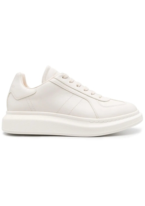 Alexander McQueen Oversized Retro sneakers - Neutrals