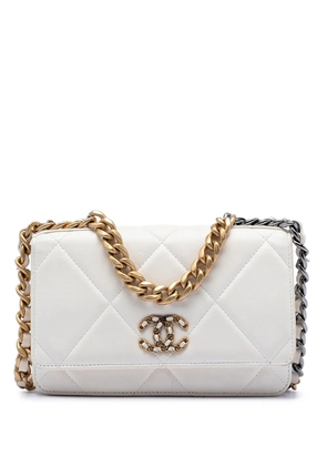CHANEL Pre-Owned 2021-2026 Quilted Lambskin 19 Wallet on Chain satchel - White
