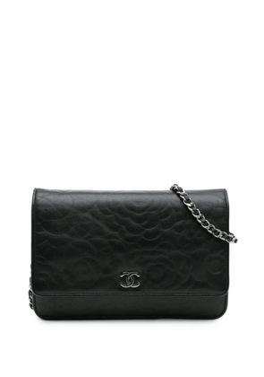 CHANEL Pre-Owned 2012-2013 CC Embossed Lambskin Camellia Wallet On Chain crossbody bag - Black
