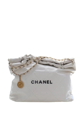 CHANEL Pre-Owned 2021-2025 Large Shiny Calfskin 22 hobo bag - White