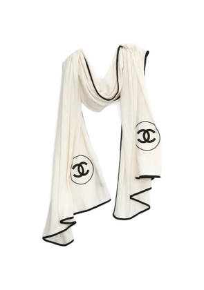 CHANEL Pre-Owned 2000s embroidered-logo cashmere shawl - Neutrals