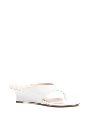 Stuart Weitzman Vinnie thong sandals - White