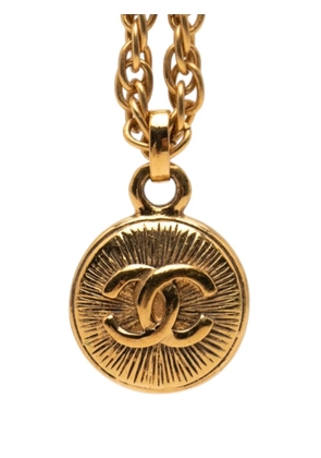 CHANEL Pre-Owned 1970-1980 CC Gold Plated Round Pendant Necklace costume necklace