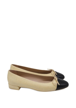 Stuart Weitzman Bow raffia ballet flats - Neutrals