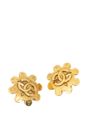 CHANEL Pre-Owned CC Flower-Shaped Clip On Earrings - Gold