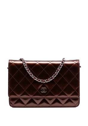 CHANEL Pre-Owned 2012 CC Quilted Striated Metallic Patent Wallet on Chain crossbody bag - Red