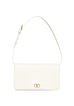 Valentino Garavani logo-plaque leather shoulder bag - White