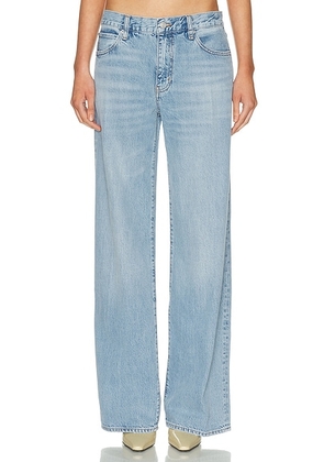 FRAME The Off Duty Stroll Jeans in Frey - Blue. Size 24 (also in 25, 26, 27, 28, 29, 30, 31, 32, 33, 34).