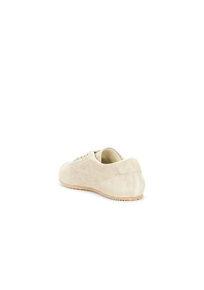 Common Projects Driving Shoe in Beige. Size 35. Also in 36, 37, 38.