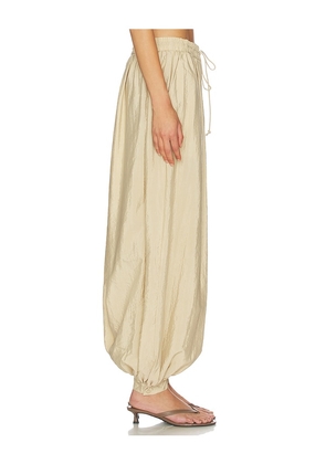 Cinq a Sept Tumbled Woven Verne Pant in Beige. Size L. Also in XS, S, M, XL.