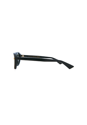 Gucci Cat Eye Sunglasses in Black.