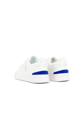 On The Roger Advantage Tennis Shoe in White. Size 11. Also in 7.5, 8, 8.5, 9, 9.5, 10, 10.5, 11.5, 12, 12.5, 13.