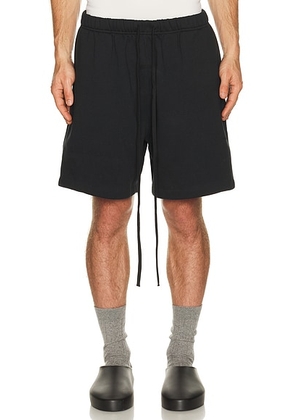 Fear of God ESSENTIALS Classic Short in Vintage Black / Black in Vintage Black & Black - Black. Size L (also in M, S, XL/1X, XS, XXL/2X).