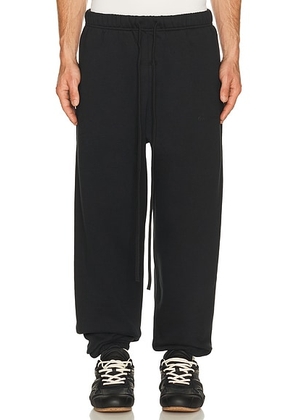 Fear of God ESSENTIALS Classic Sweatpant in Vintage Black - Black. Size L (also in M, S, XL/1X, XS, XXL/2X).