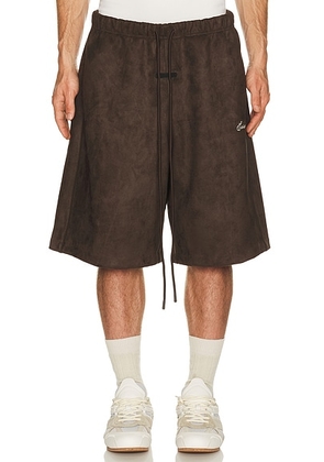 Fear of God ESSENTIALS Signature Relaxed Short in Brown - Brown. Size L (also in M, S, XL/1X, XS, XXL/2X).