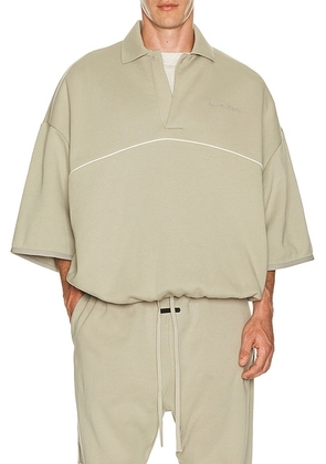 Fear of God ESSENTIALS Active Trace 3/4 Sleeve Modern Polo Sweatshirt in Seal - Grey. Size L (also in M, S, XL/1X, XS, XXL/2X).