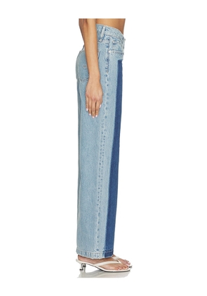 Hudson Jeans Rylee Low Rise Loose With Patch Jeans in Blue. Size 23. Also in 25, 24, 26, 27, 28, 29, 30, 31, 32, 33, 34.