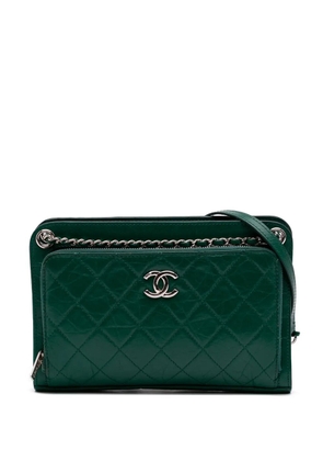 CHANEL Pre-Owned 2018 CC Quilted Crinkled Calfskin Front Pocket crossbody bag - Green