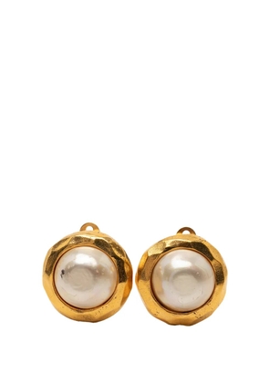 CHANEL Pre-Owned 1970-1980 Gold Plated and Faux Pearls Stud Earrings costume earrings