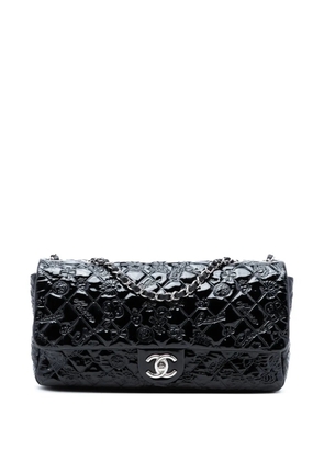 CHANEL Pre-Owned 2010-2011 Jumbo Patent Embossed Lucky Symbols Flap shoulder bag - Black