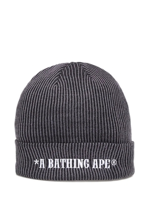 A BATHING APE® ribbed logo beanie hat - Grey