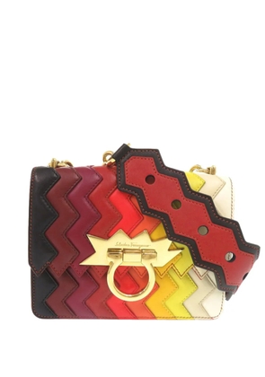 Ferragamo Pre-Owned 2000-2025 Sara Battaglia Mini Leather Zigzag Gancini crossbody bag - Red