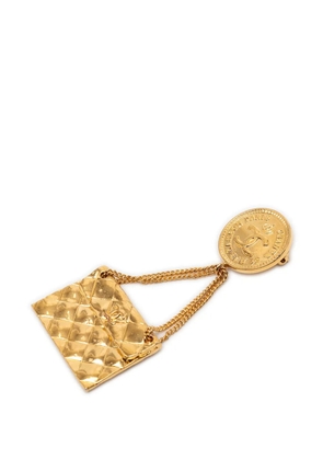 CHANEL Pre-Owned 1980-1990 CC Gold Plated Quilted Flap Bag Medallion Brooch costume brooch