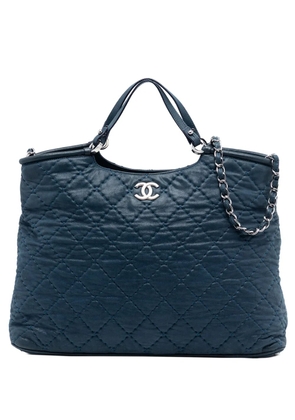 CHANEL Pre-Owned 2012 Large Quilted Iridescent Calfskin Sea Hit Tote satchel - Blue