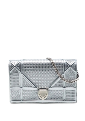 Christian Dior Pre-Owned 2017 Metallic Patent Microcannage Diorama Wallet on Chain crossbody bag - Silver