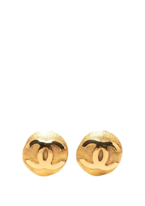 CHANEL Pre-Owned 1980-1990 CC Gold Plated Round Clip On Earrings costume earrings