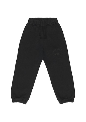 Fear of God ESSENTIALS Kids Classic Sweatpant in Vintage Black - Black. Size 2/3 (also in 4/5, 6/7).