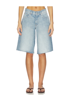 DL1961 Abby Low Rise Relaxed Denim Short in Blue. Size 26. Also in 25, 27, 28, 29, 32.