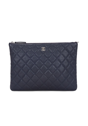chanel Chanel Caviar Clutch in Navy - Navy. Size all.