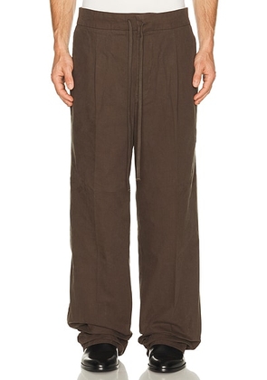 Fear of God ESSENTIALS Pleat Front Pant in Brown - Brown. Size XS (also in S, M, L, XL/1X).