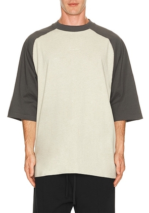 Fear of God ESSENTIALS Signature Baseball Tee in Heather Stone & Iron Grey - Grey. Size XS (also in S, M, L, XL/1X, XXL/2X, XXXL/3X).