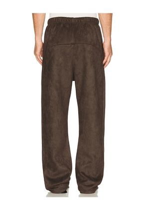 Fear of God ESSENTIALS Signature Relaxed Pant in Brown. Size XS. Also in S, M, L, XL/1X, XXL/2X, XXXL/3X.