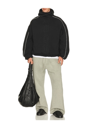 Fear of God ESSENTIALS Active Trace Modern Fleece Hoodie in Black. Size XS. Also in S, M, L, XL/1X, XXL/2X, XXXL/3X.