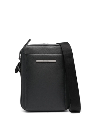 Calvin Klein grained-texture messenger bag - Black