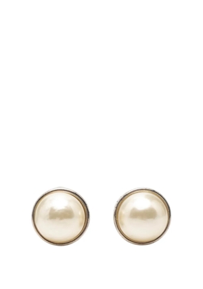 CHANEL Pre-Owned 2000 Gold Plated Faux Pearl Round Clip On Earrings costume earrings - White