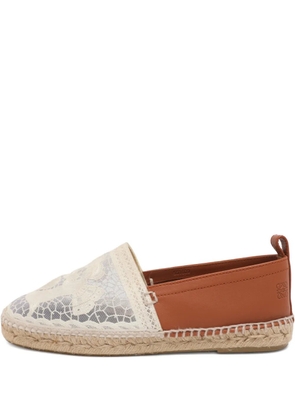 Loewe Pre-Owned rear pull tab espadrilles - White