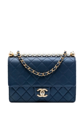 CHANEL Pre-Owned 2019 Small Quilted Lambskin Chic Pearls Flap crossbody bag - Blue