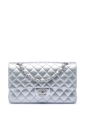 CHANEL Pre-Owned 2010-2011 Medium Classic Metallic Lambskin Double Flap shoulder bag - Silver