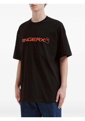 FINGERCROXX logo-print T-shirt - Black