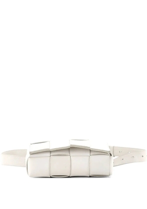 Bottega Veneta Pre-Owned Cassette Maxi Intrecciato Leather belt bag - White